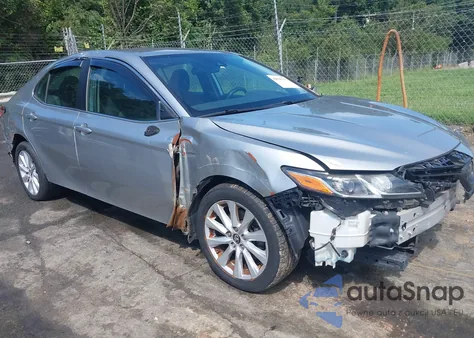 2019 Toyota Camry Le z USA, uszkodzony, nr VIN 4T1B11HK2KU771648